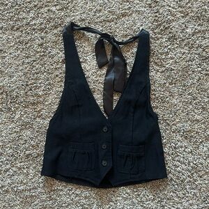 Black Vest- Size M - 80% Cotton 17% Polyester 3% Spandex
